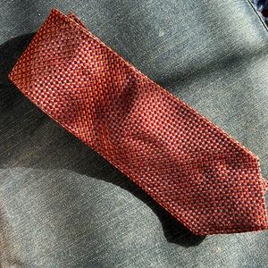 Bloomingdale’s Joseph & Lyman silk necktie